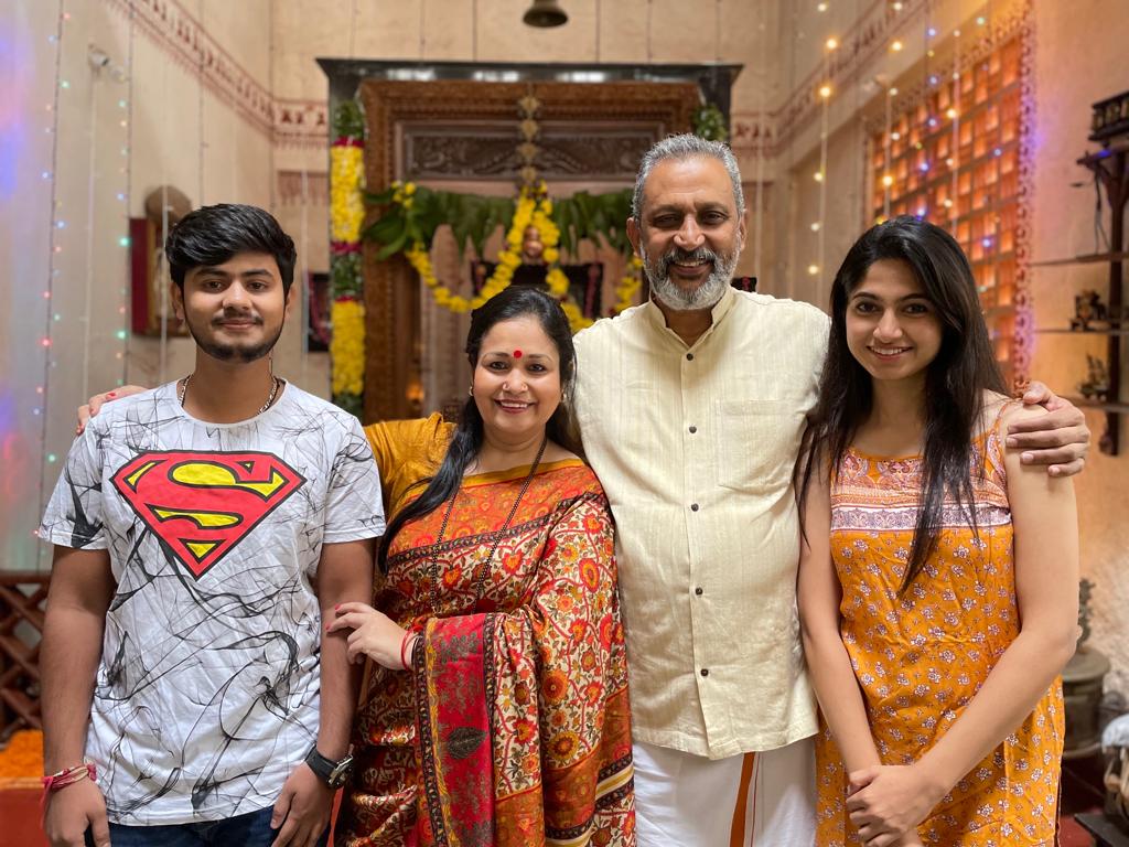 ಫ್ಲಿಕರಿಂಗ್ ಸ್ಟುಡಿಯೋಸ್ ಸಂಸ್ಥೆಯ ಕಿರು ಚಿತ್ರ.