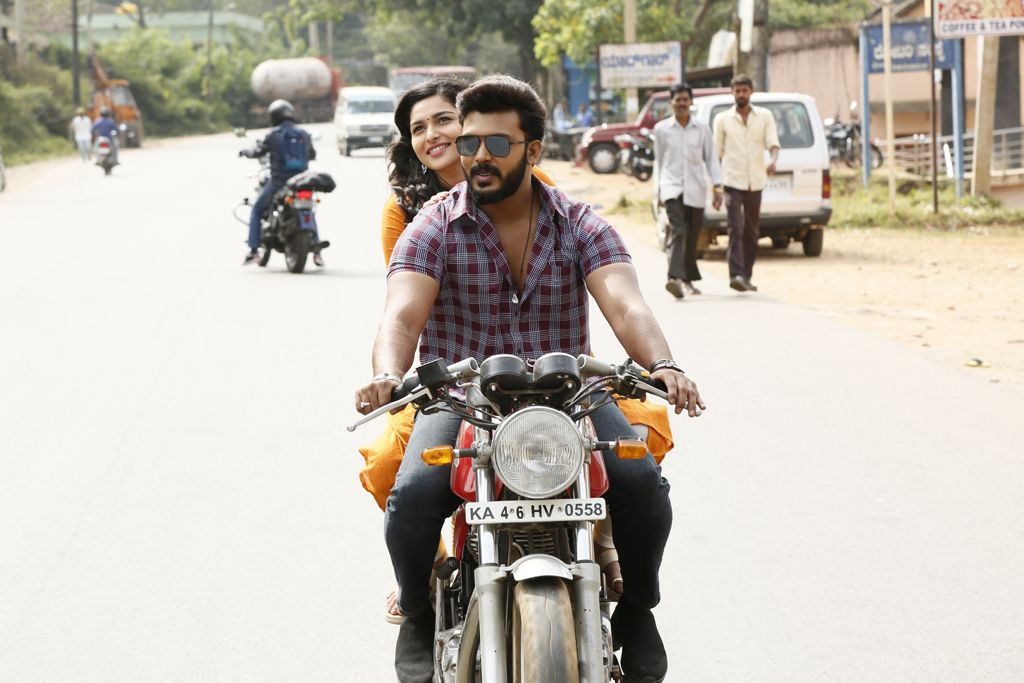 ದಸರಾ ಮೊದಲ ದಿನವೇ "ಮುಗಿಲ್ ಪೇಟೆ"  ವಿಡಿಯೋ ಸಾಂಗ್ ಬಿಡುಗಡೆ.
