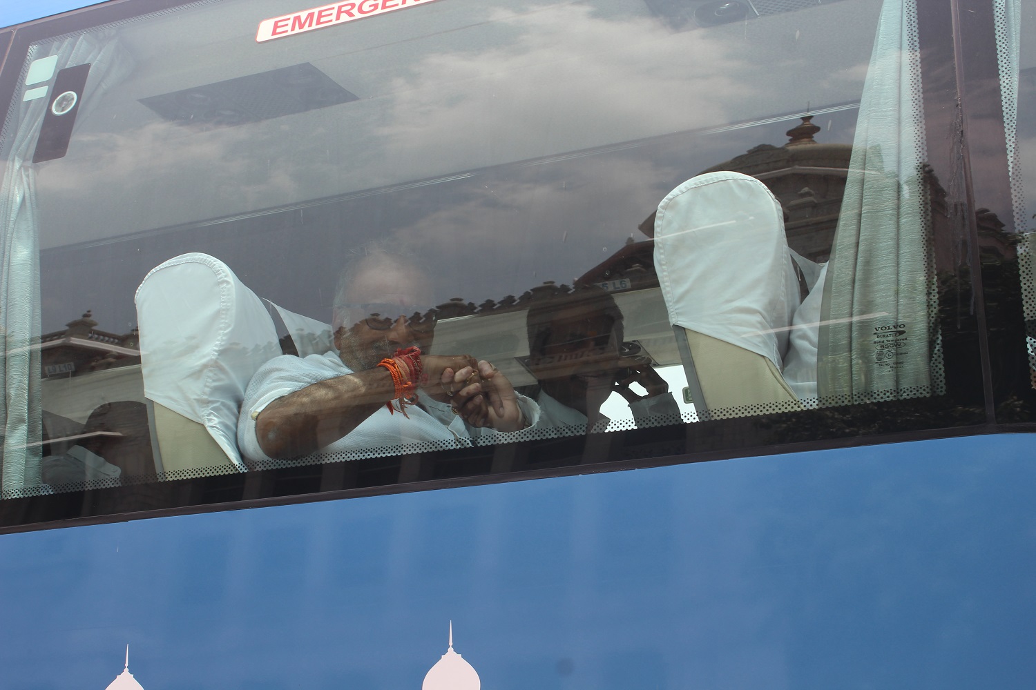 ರಾಜಾ ವೆಂಕಟಪ್ಪ ನಾಯಕ ಮತ್ತು ನಾಡಗೌಡರ್ರು.