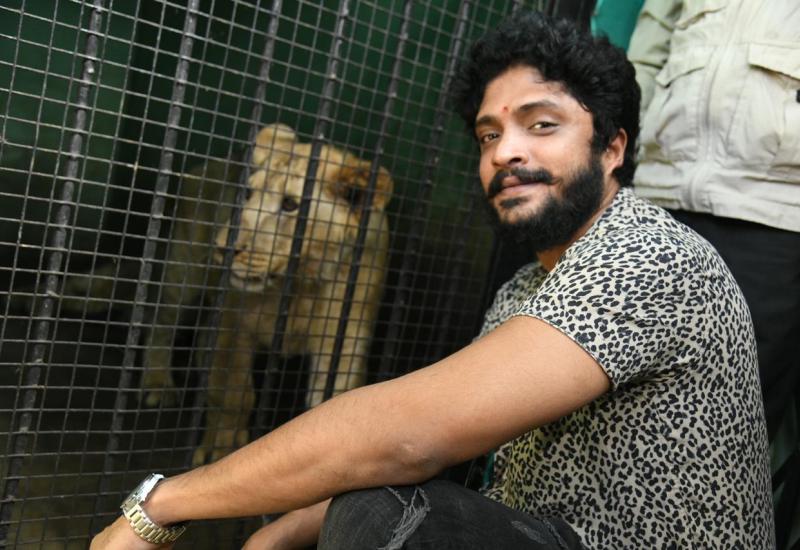 ಸಿಂಹದ ಮರಿ ದತ್ತು ಪಡೆದ ನಟ ವಸಿಷ್ಠ ಸಿಂಹ